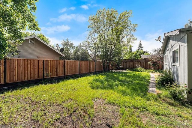3013 Mono Dr, Santa Rosa, CA 95403