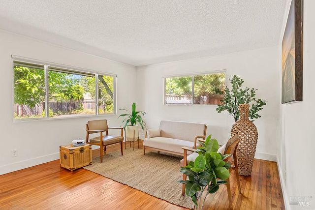 3013 Mono Dr, Santa Rosa, CA 95403