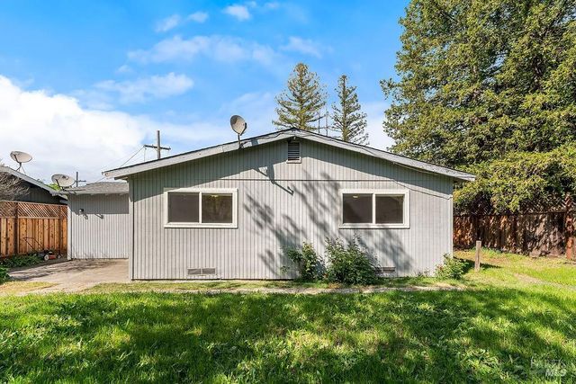 3013 Mono Dr, Santa Rosa, CA 95403
