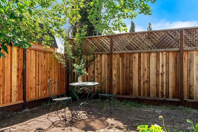 3013 Mono Dr, Santa Rosa, CA 95403