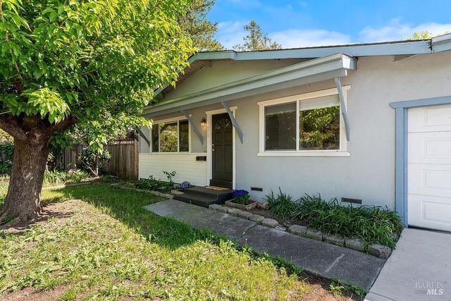 3013 Mono Dr, Santa Rosa, CA 95403