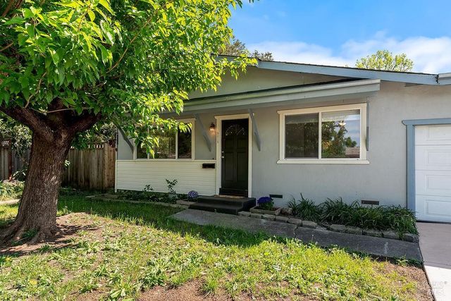 3013 Mono Dr, Santa Rosa, CA 95403