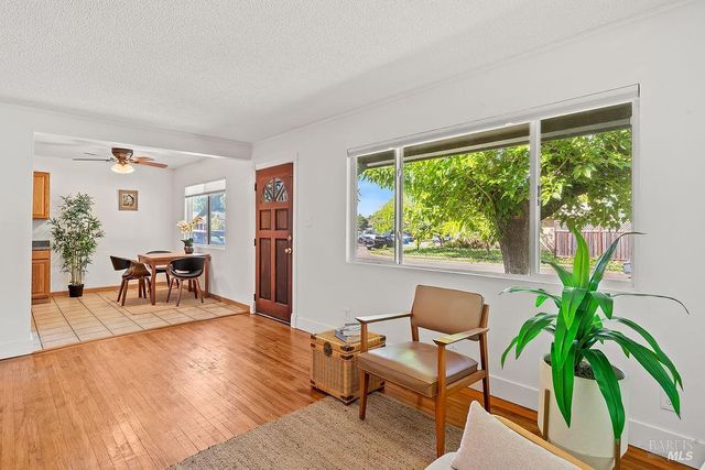 3013 Mono Dr, Santa Rosa, CA 95403