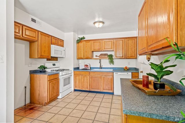 3013 Mono Dr, Santa Rosa, CA 95403