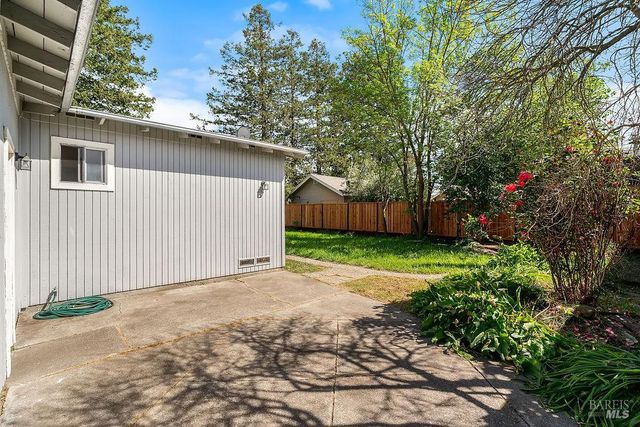 3013 Mono Dr, Santa Rosa, CA 95403