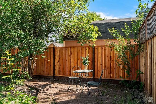 3013 Mono Dr, Santa Rosa, CA 95403