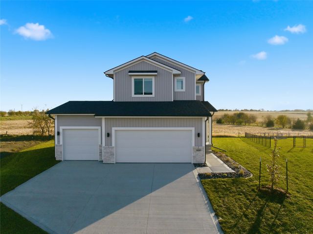 5668 Brook View Avenue, Des Moines, IA 50317