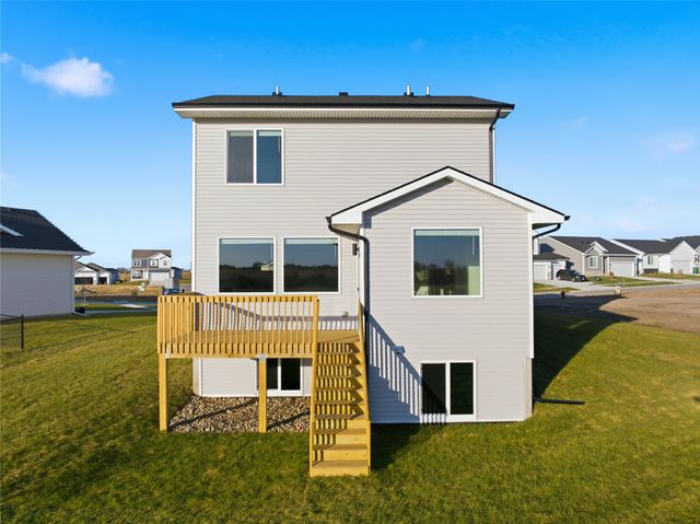 5668 Brook View Avenue, Des Moines, IA 50317