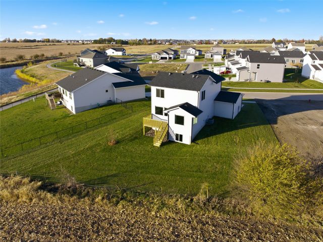 5668 Brook View Avenue, Des Moines, IA 50317