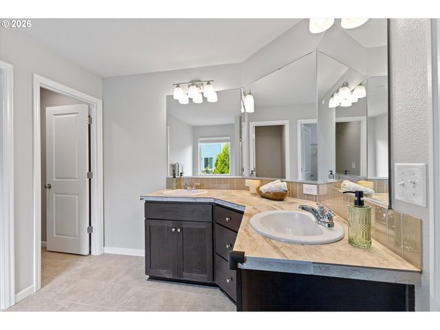 3718 Ne KINGBIRD St, Camas, WA 98607