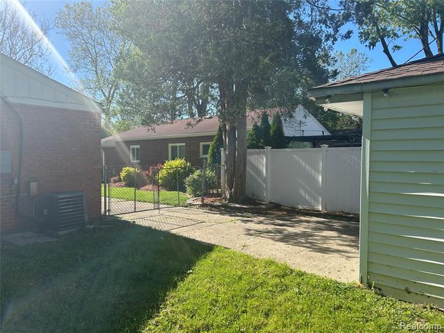 4987 Roosevelt Boulevard, Dearborn Heights, MI 48125