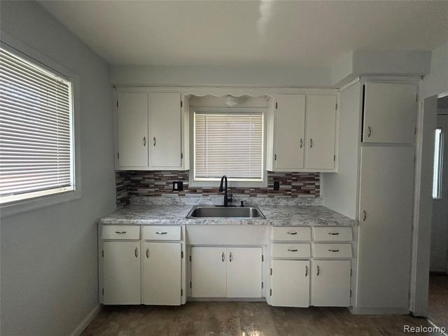 4987 Roosevelt Boulevard, Dearborn Heights, MI 48125