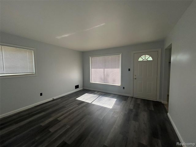 4987 Roosevelt Boulevard, Dearborn Heights, MI 48125