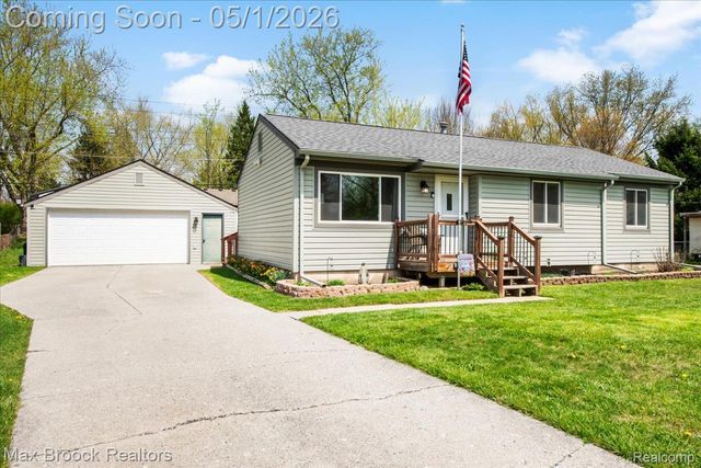 1165 Annjo Street, Walled Lake, MI 48390