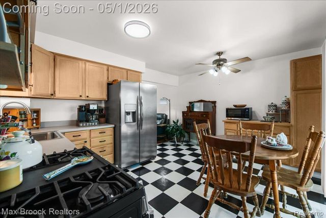 1165 Annjo Street, Walled Lake, MI 48390