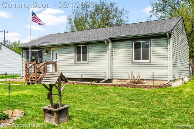 1165 Annjo Street, Walled Lake, MI 48390