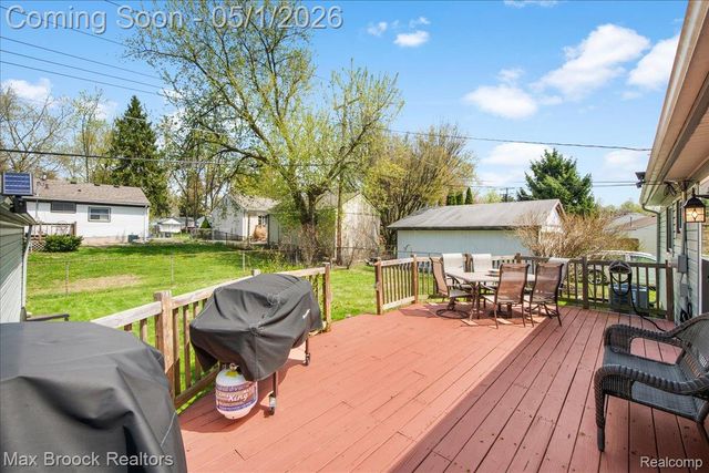 1165 Annjo Street, Walled Lake, MI 48390
