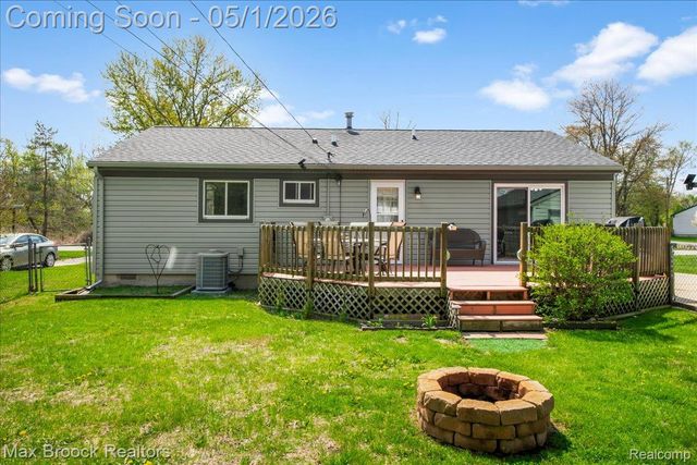 1165 Annjo Street, Walled Lake, MI 48390
