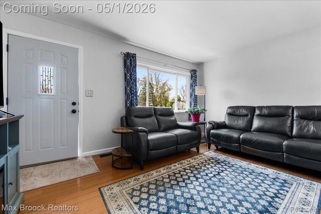 1165 Annjo Street, Walled Lake, MI 48390