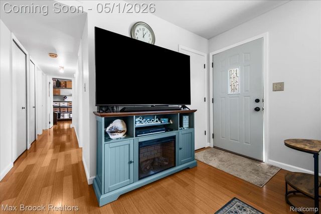 1165 Annjo Street, Walled Lake, MI 48390