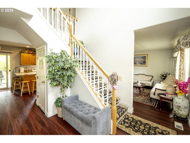 4235 Se ANDEREGG Loop, Portland, OR 97236