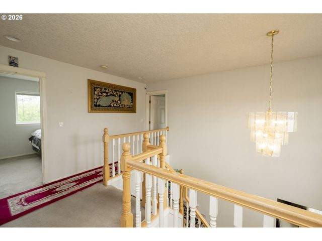 4235 Se ANDEREGG Loop, Portland, OR 97236
