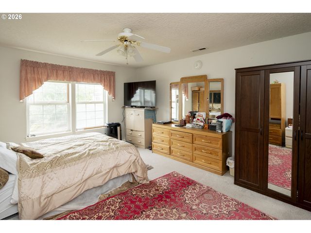 4235 Se ANDEREGG Loop, Portland, OR 97236