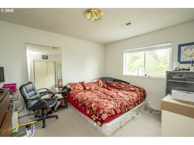 4235 Se ANDEREGG Loop, Portland, OR 97236