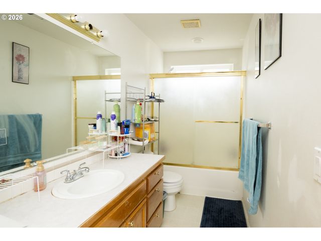 4235 Se ANDEREGG Loop, Portland, OR 97236