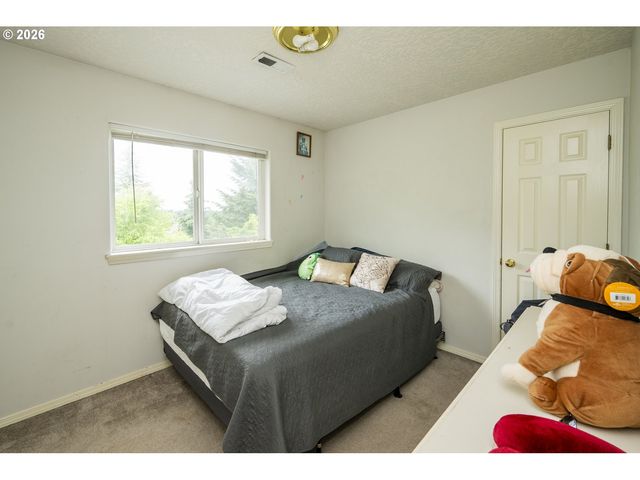 4235 Se ANDEREGG Loop, Portland, OR 97236