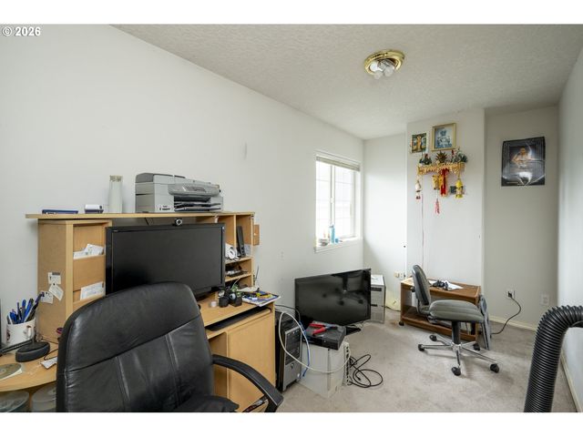 4235 Se ANDEREGG Loop, Portland, OR 97236