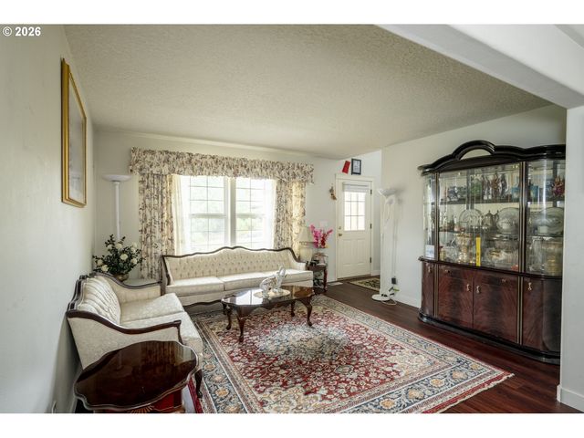 4235 Se ANDEREGG Loop, Portland, OR 97236