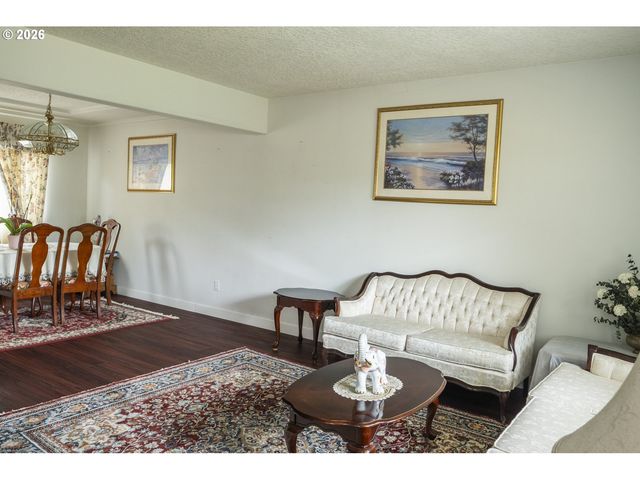 4235 Se ANDEREGG Loop, Portland, OR 97236
