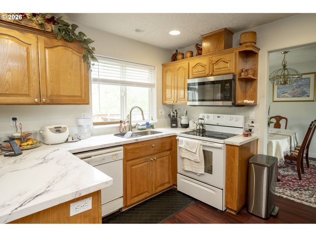 4235 Se ANDEREGG Loop, Portland, OR 97236