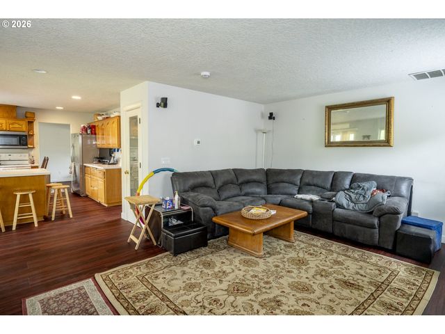4235 Se ANDEREGG Loop, Portland, OR 97236