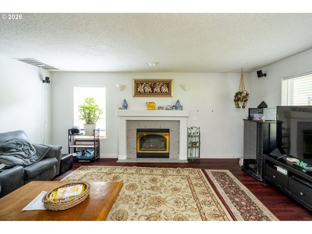 4235 Se ANDEREGG Loop, Portland, OR 97236