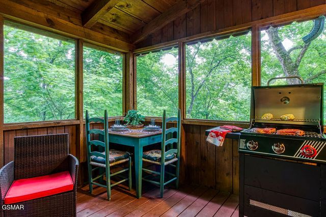 282 Cherokee Path Way, Sevierville, TN 37876