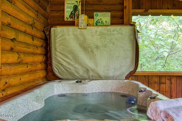 282 Cherokee Path Way, Sevierville, TN 37876