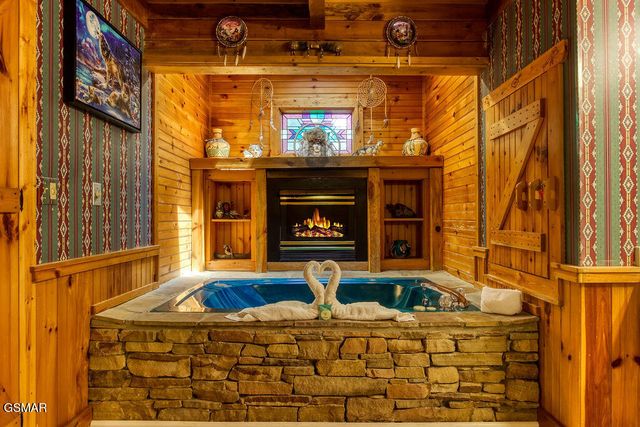 282 Cherokee Path Way, Sevierville, TN 37876