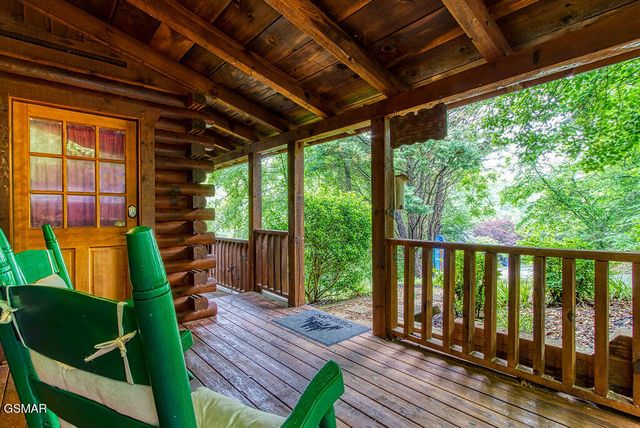 282 Cherokee Path Way, Sevierville, TN 37876