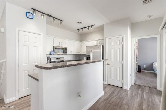 6329 Blowing Sky Street 201, North Las Vegas, NV 89081