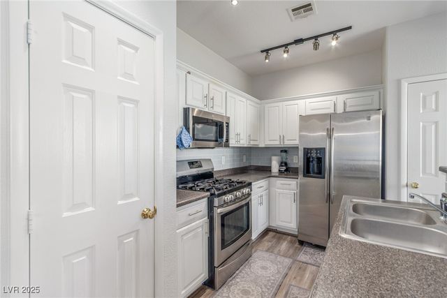 6329 Blowing Sky Street 201, North Las Vegas, NV 89081