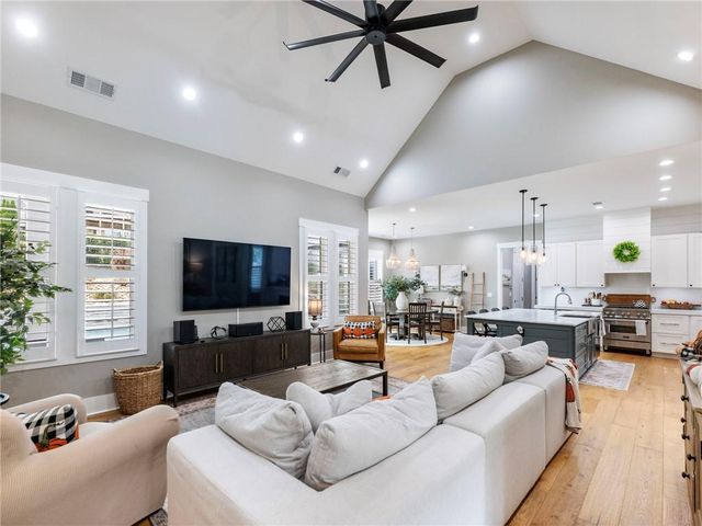 5634 Autumn Flame Drive, Braselton, GA 30517