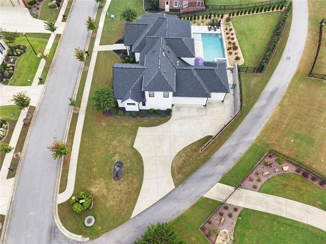 5634 Autumn Flame Drive, Braselton, GA 30517