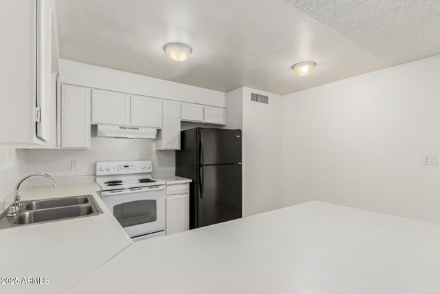 1512 W CRESCENT Avenue, Mesa, AZ 85202