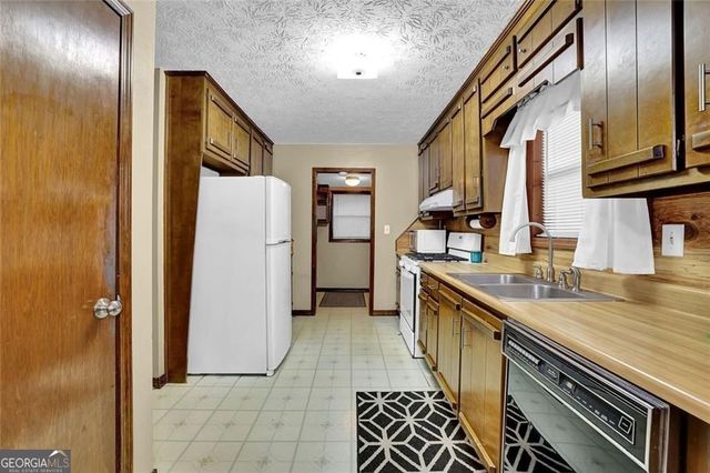 102 Bascomb Drive Drive, Woodstock, GA 30189