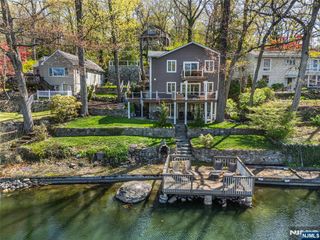 393 Lakeview Avenue, Ringwood, NJ 07456