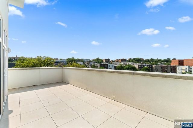 21 Lincoln Park 300, Newark, NJ 07102