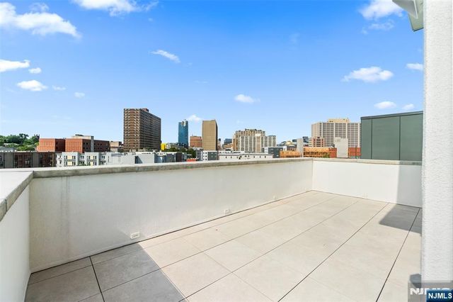 21 Lincoln Park 300, Newark, NJ 07102