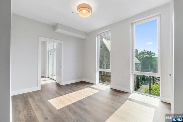 21 Lincoln Park 300, Newark, NJ 07102